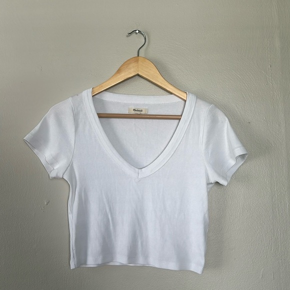 Madewell Tops - Madewell super crop v neck medium